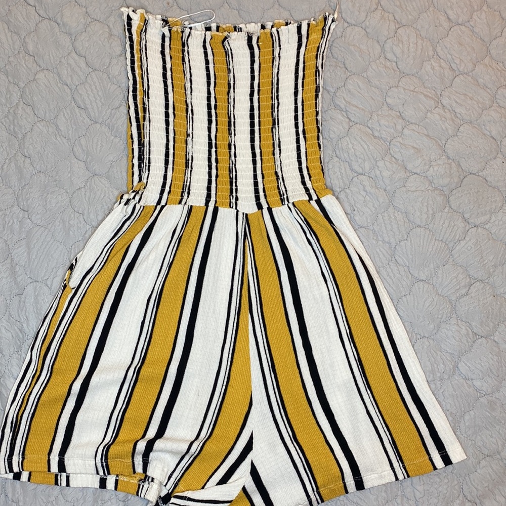Beautiful Strapless Romper High Waisted SIZE:S  Colors- ORANGE WHITE & BLACK - Picture 5 of 5
